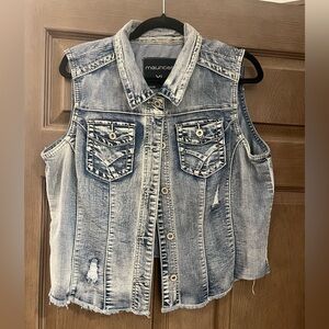 Maurices distressed denim vest size XL